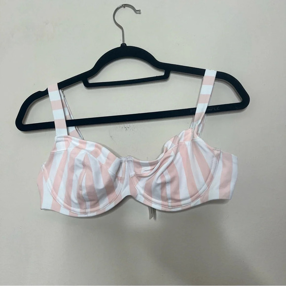 Victoria Secret | Swim  Top - Picture 3 of 6